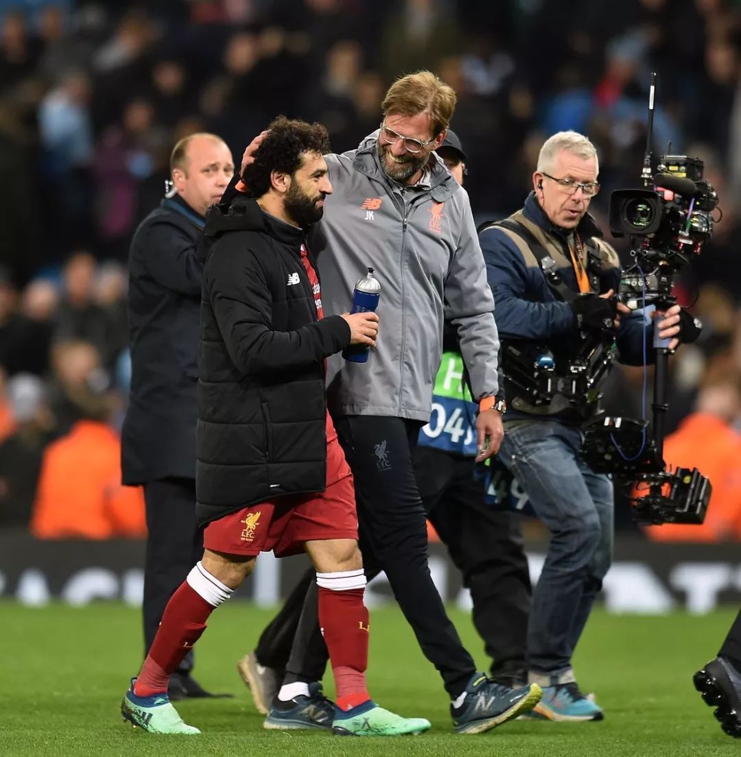 解析德州游骑兵队如何通过稳固的先发轮值和重炮打线在客场夺冠